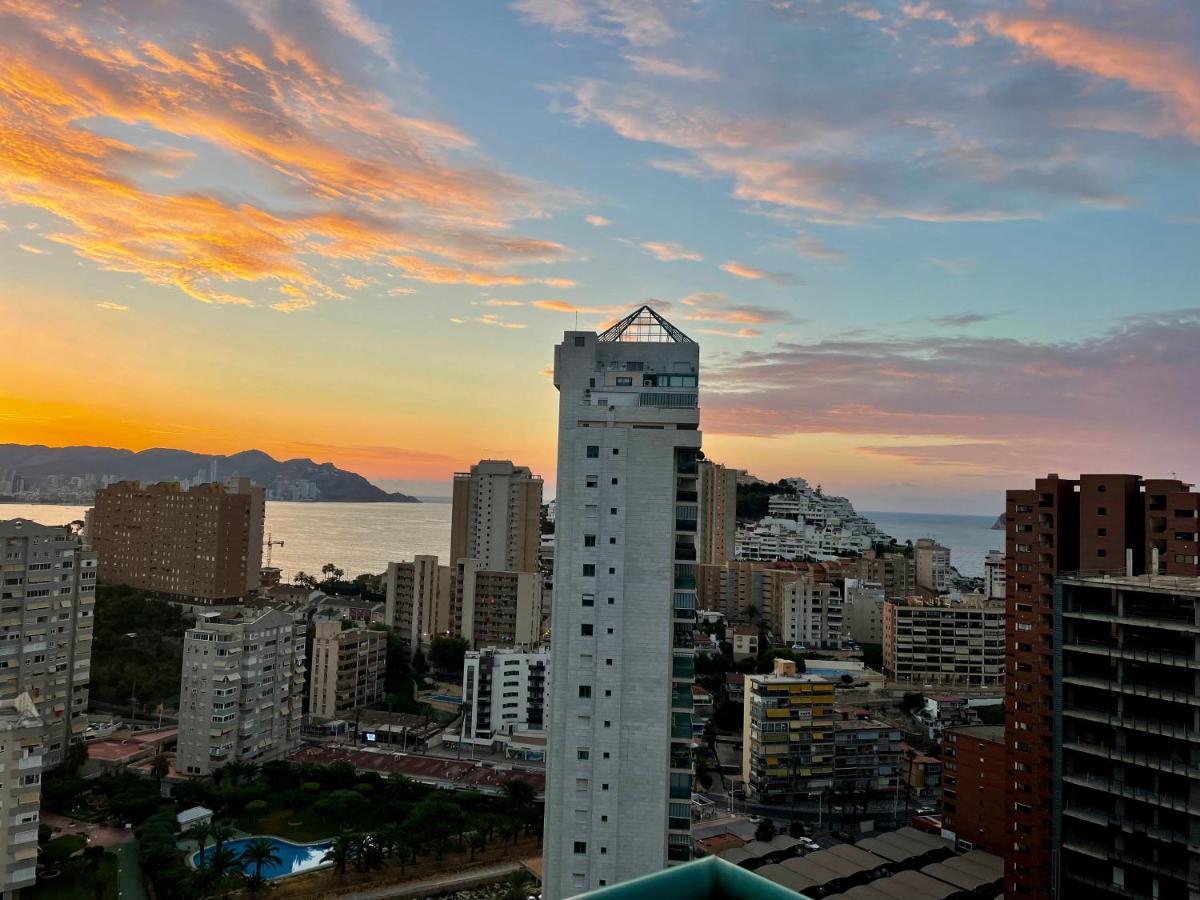 Traveler'S Beach Apartment With Sea View, Free Coffee & Parking بينايدورم المظهر الخارجي الصورة