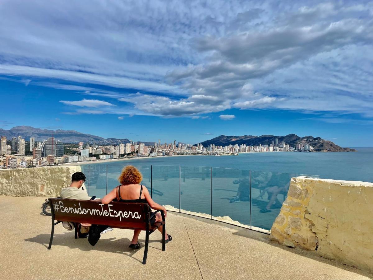 Traveler'S Beach Apartment With Sea View, Free Coffee & Parking بينايدورم المظهر الخارجي الصورة