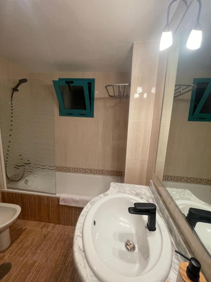 Traveler'S Beach Apartment With Sea View, Free Coffee & Parking بينايدورم المظهر الخارجي الصورة